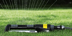 Oscillating sprinkler