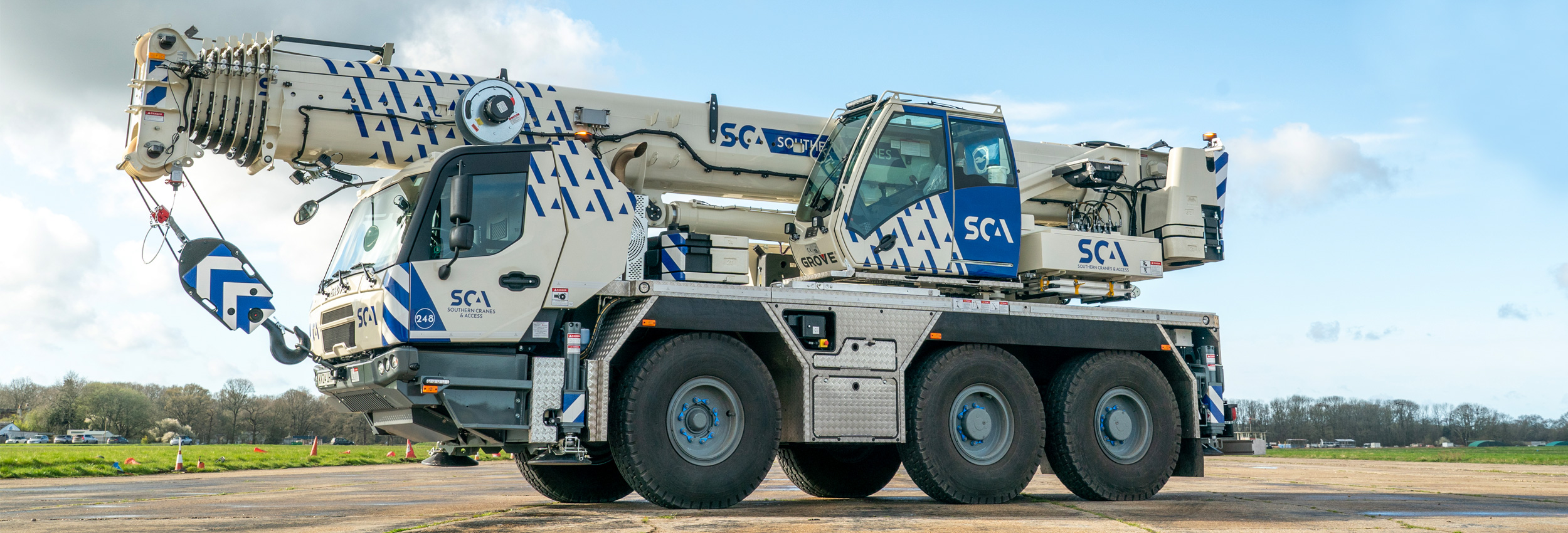 Mobile crane hire up to 80 tonnes from Southern Cranes & Access