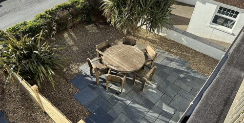 Patio Area & Seating